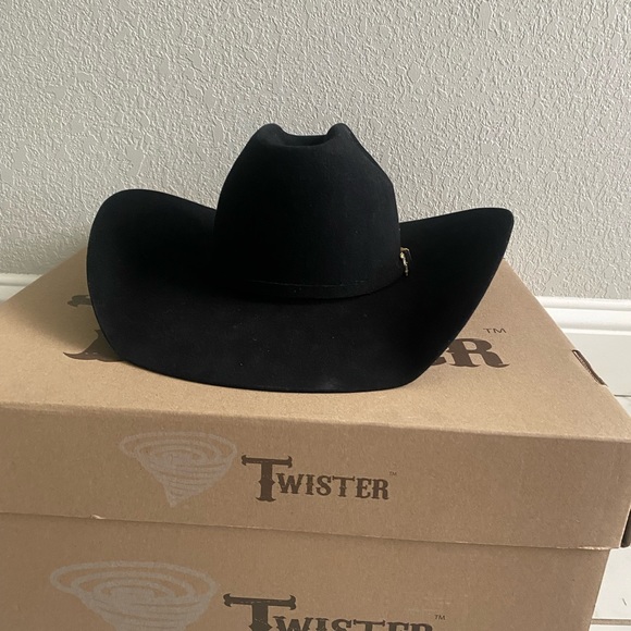 Never worn! - Picture 3 of 3